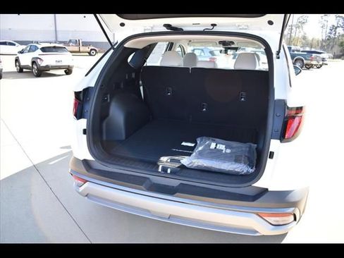 New 2025 Hyundai Tucson SE image 18