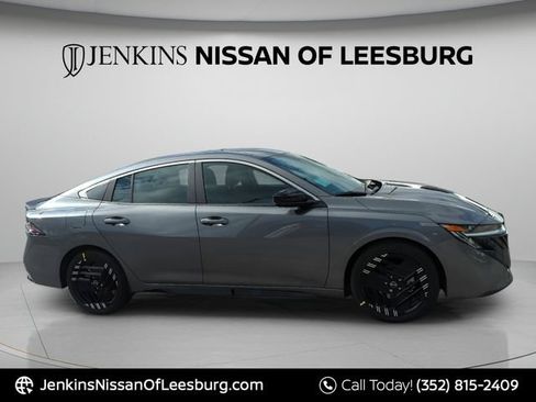 New 2026 Nissan Sentra SR w/ Floor Mat Package FWD image 2