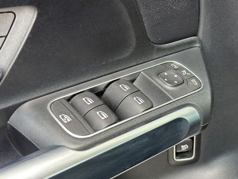 Used 2023 Mercedes-Benz GLB 250 4MATIC image 12