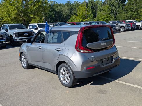 Used 2022 Kia Soul LX w/ Technology Package FWD image 6