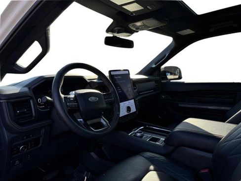 Used 2024 Ford Expedition Platinum image 24