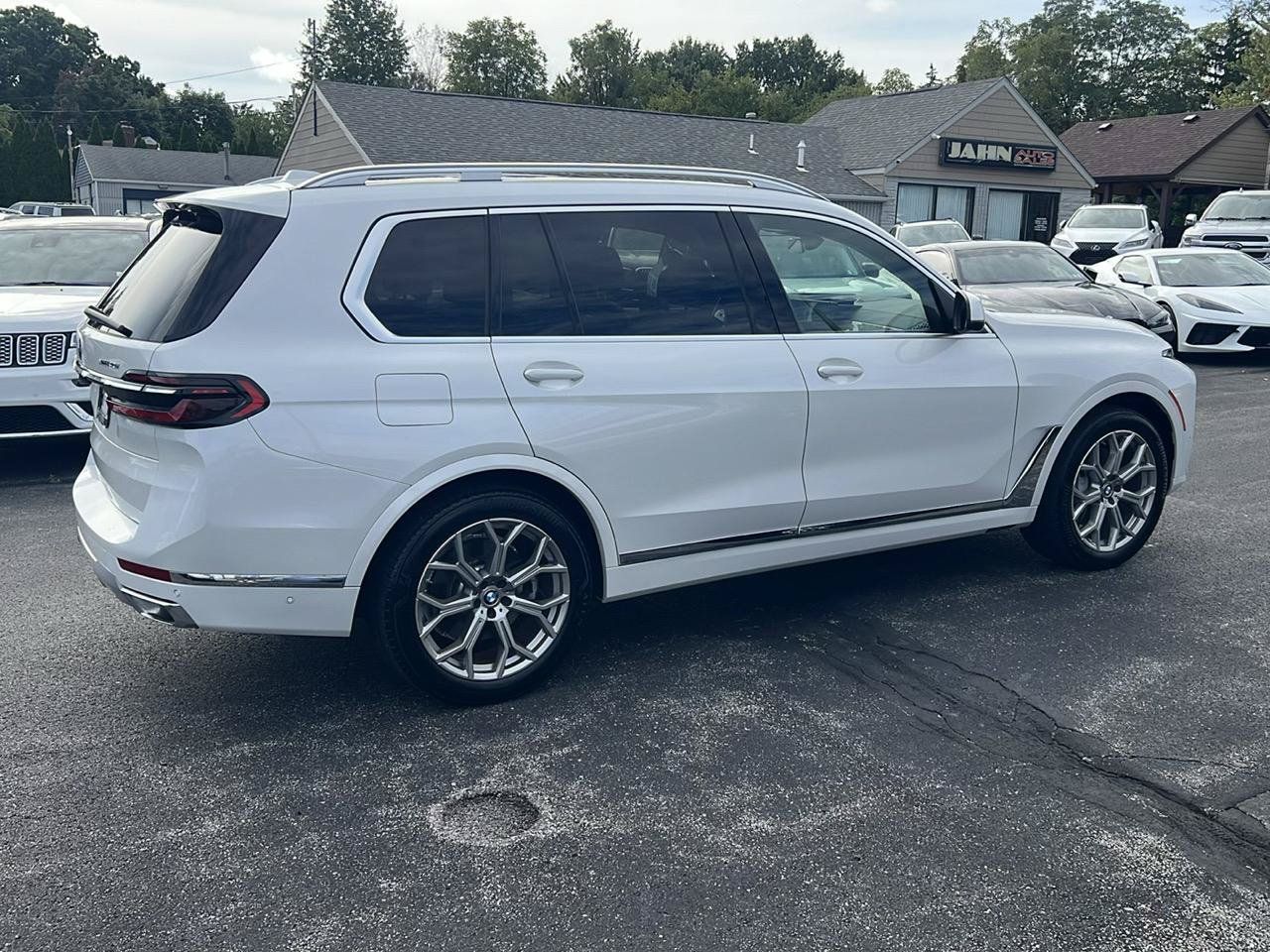 Used 2024 BMW X7 xDrive40i w/ Executive Package AWD/4WD image 5