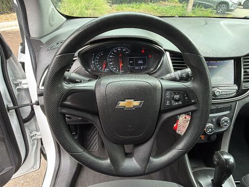 Used 2020 Chevrolet Trax LS FWD image 15