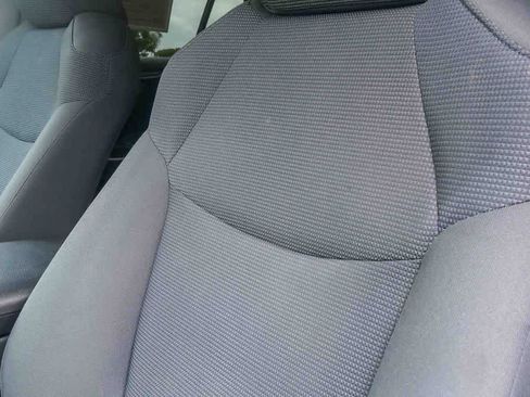 Used 2019 Toyota RAV4 LE FWD image 22