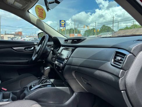 Used 2018 Nissan Rogue SV AWD/4WD image 27