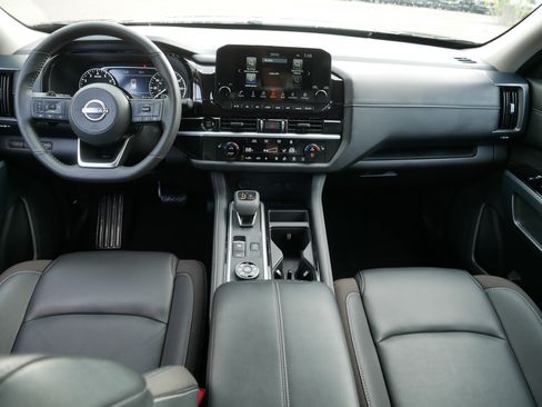 Certified 2025 Nissan Pathfinder SL AWD/4WD image 10