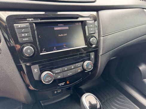 Used 2019 Nissan Rogue SV FWD image 24