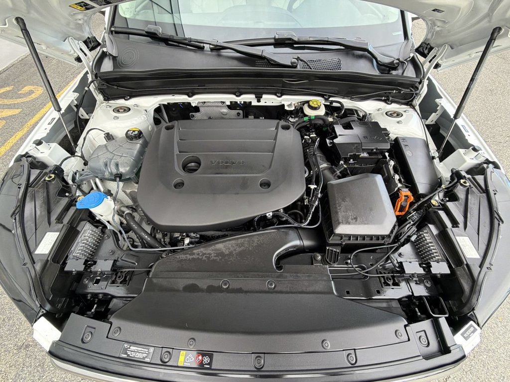 Certified 2024 Volvo XC40 B5 Plus w/ Climate Package AWD/4WD image 14