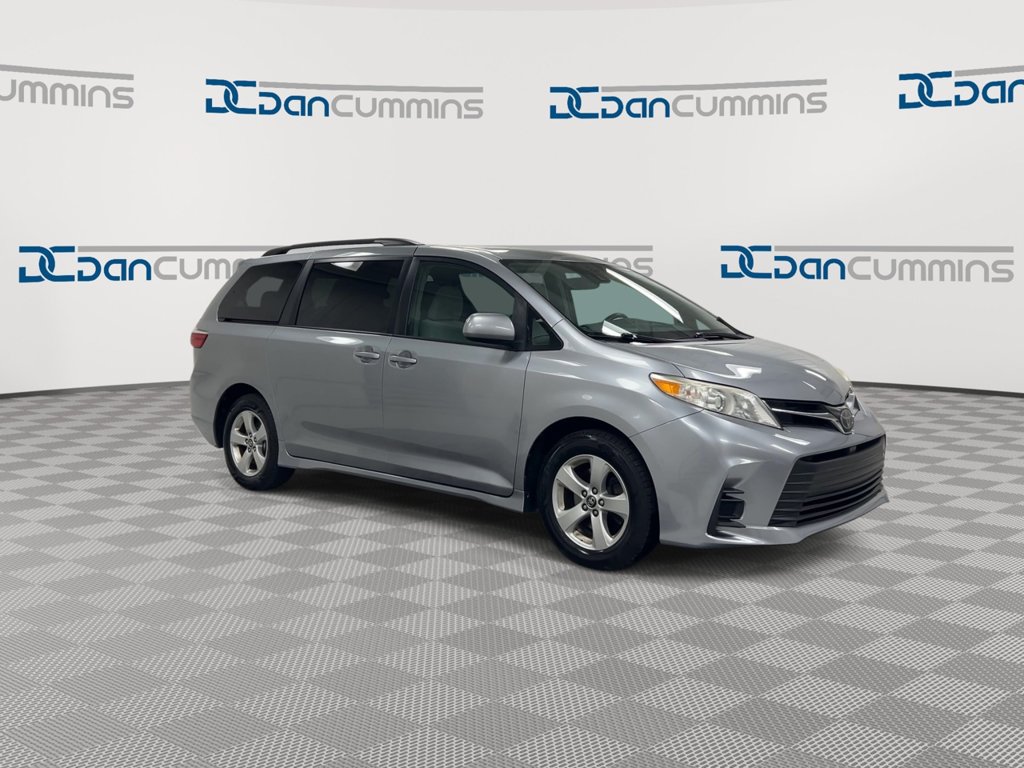 Used 2018 Toyota Sienna LE FWD image 2