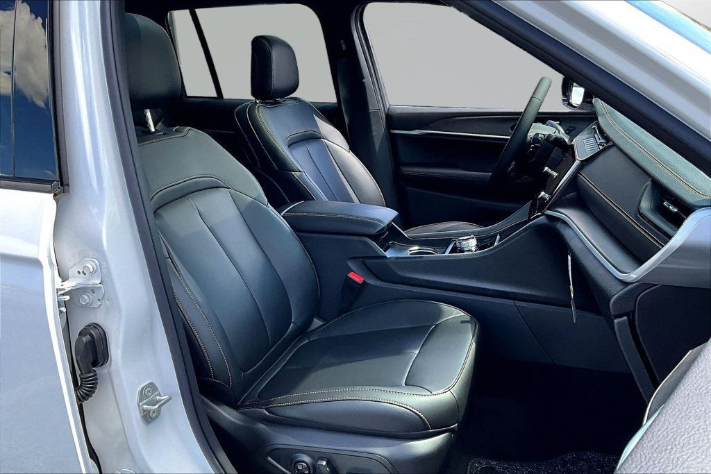 New 2026 Jeep Grand Cherokee Limited AWD/4WD image 11