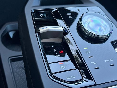 Used 2026 BMW iX xDrive45 w/ Premium Package image 29