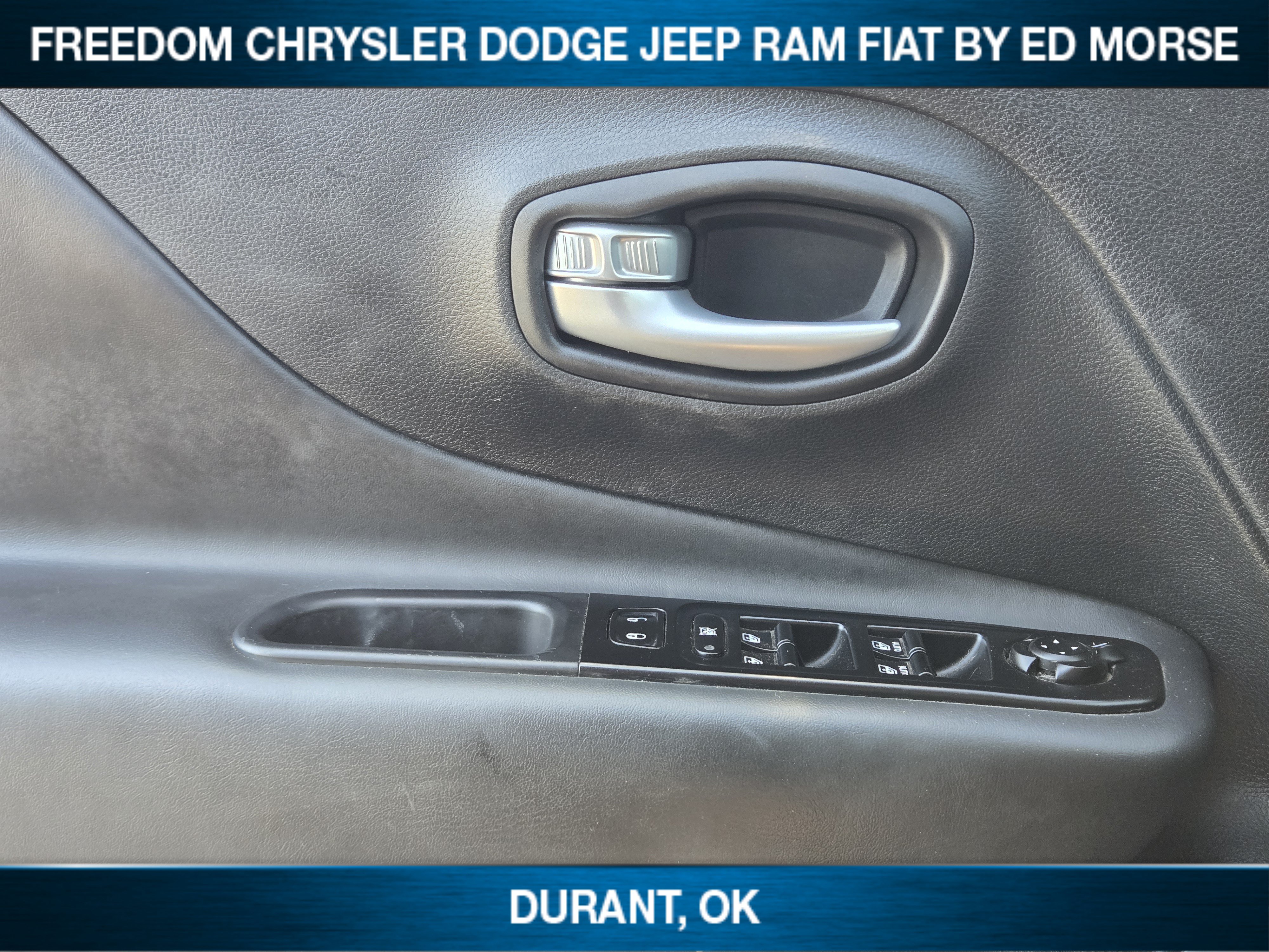 Used 2023 Jeep Renegade Latitude AWD/4WD image 17