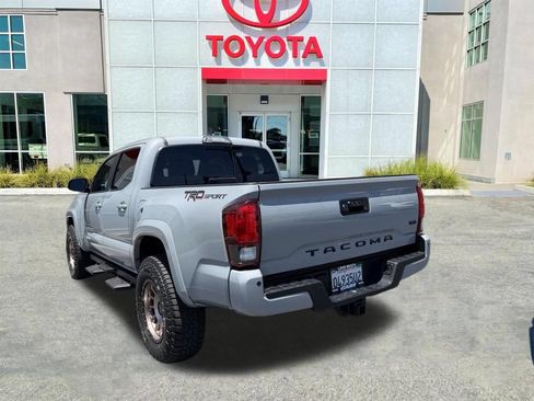 Used 2019 Toyota Tacoma TRD Sport w/ Technology Package RWD image 5