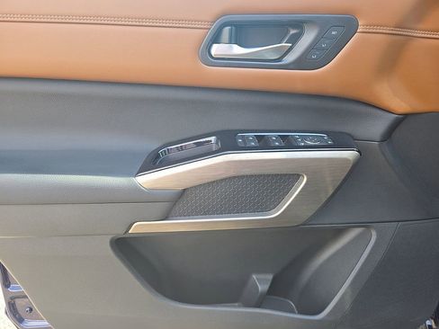 Used 2023 Nissan Pathfinder Platinum AWD/4WD image 13