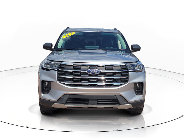 Used 2025 Ford Explorer Active w/ Active Comfort Package AWD/4WD image 2