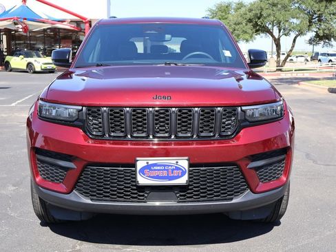 Used 2024 Jeep Grand Cherokee Altitude RWD image 8