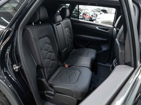 Used 2024 Volkswagen Atlas Cross Sport SE AWD/4WD image 11