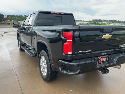 Used 2025 Chevrolet Silverado 3500 High Country w/ Technology Package AWD/4WD image 6