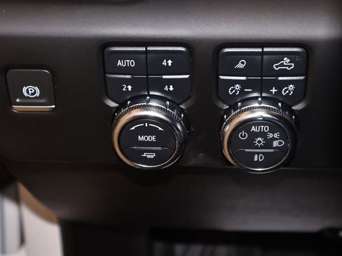 Used 2024 GMC Sierra 3500 Denali Ultimate image 26