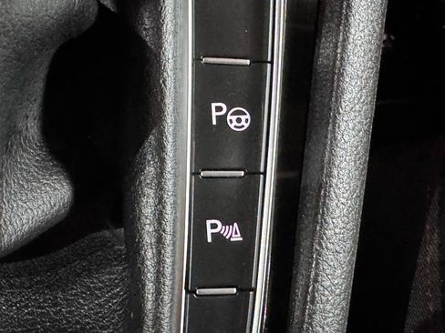 Used 2018 Volkswagen GTI Autobahn FWD image 30