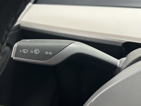 Used 2024 Tesla Model Y Performance image 13