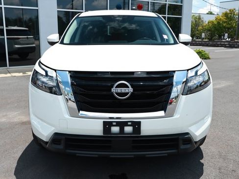 Used 2025 Nissan Pathfinder SV FWD image 2