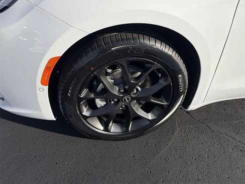 New 2026 Chrysler Pacifica Select w/ S Appearance Package image 10