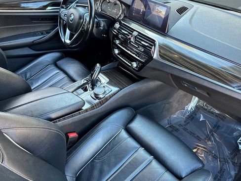 Used 2018 BMW 530e w/ Premium Package 2 image 31