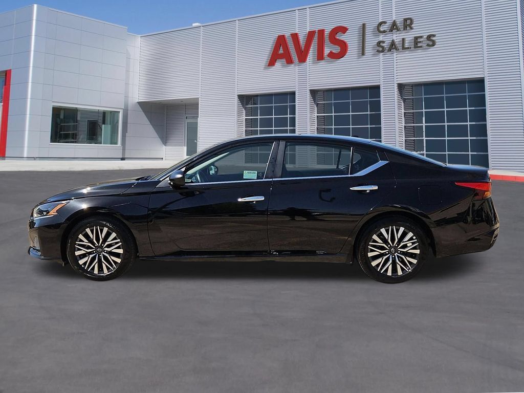 Used 2025 Nissan Altima 2.5 SV FWD image 10