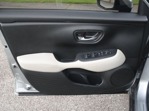 Used 2024 Honda HR-V LX image 9