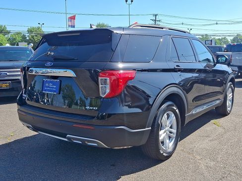 Certified 2023 Ford Explorer XLT w/ Equipment Group 202A AWD/4WD image 7