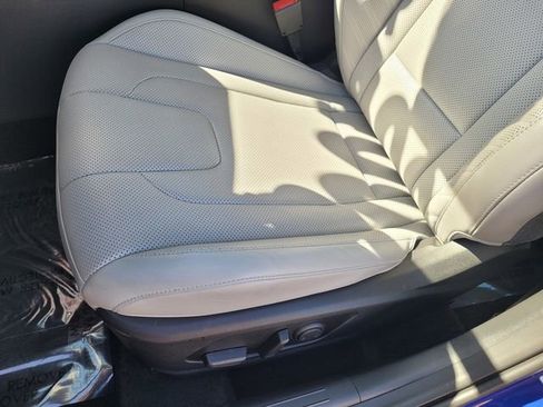 Used 2024 Hyundai Elantra Limited image 12