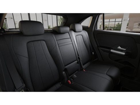 Certified 2025 Mercedes-Benz GLA 250 image 5