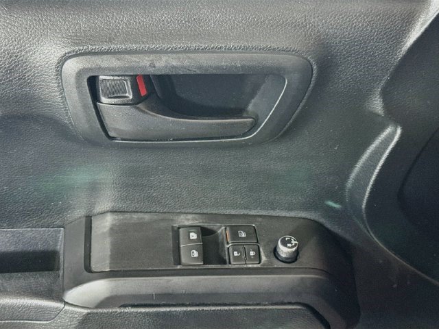 Used 2017 Toyota Tacoma SR RWD image 21