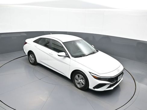 Certified 2025 Hyundai Elantra SE image 35
