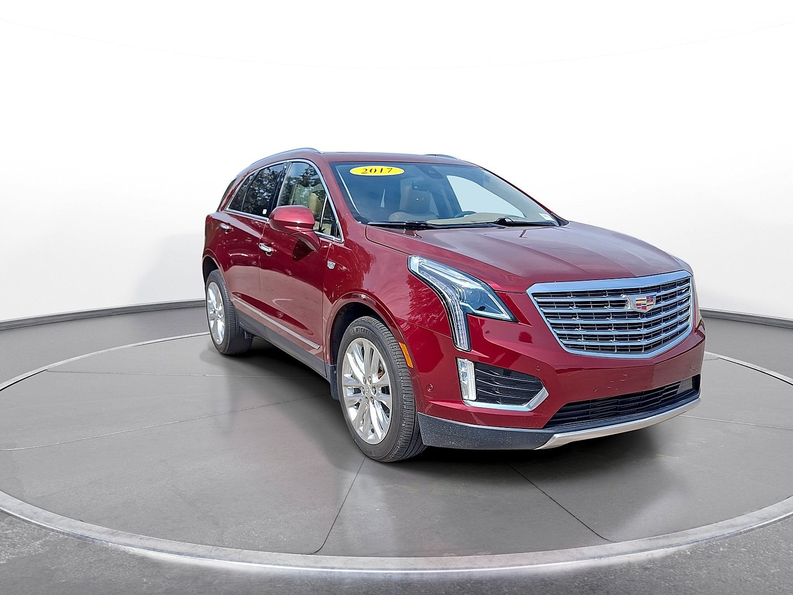 Used 2017 Cadillac XT5 Platinum w/ Driver Assist Package AWD/4WD image 2