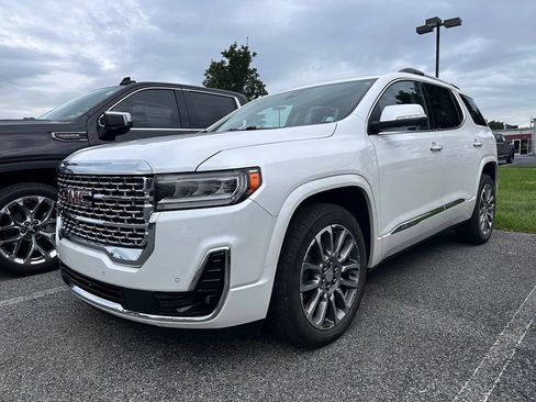 Used 2023 GMC Acadia Denali w/ Denali Ultimate Package AWD/4WD image 2