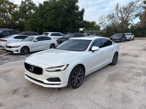 Used 2018 Volvo S90 T5 Momentum image 2