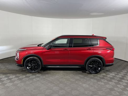 Used 2024 Mitsubishi Outlander SEL image 3