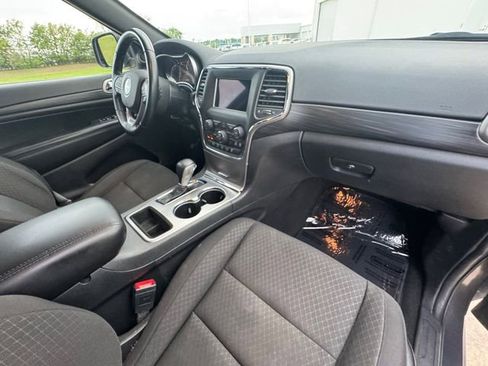 Used 2021 Jeep Grand Cherokee Laredo image 31