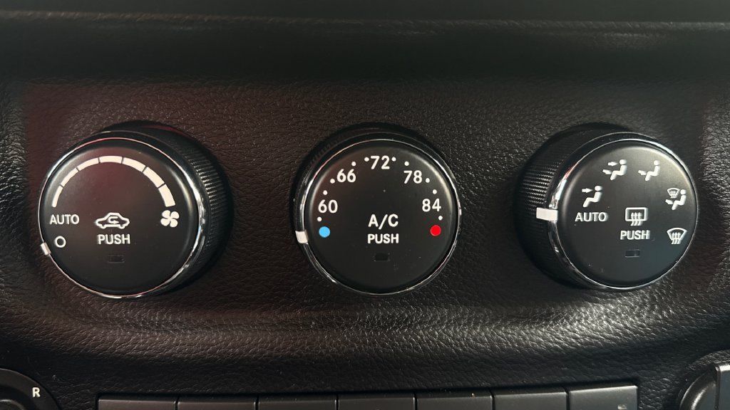 Used 2013 Jeep Wrangler Unlimited Rubicon w/ Dual Top Group AWD/4WD image 29