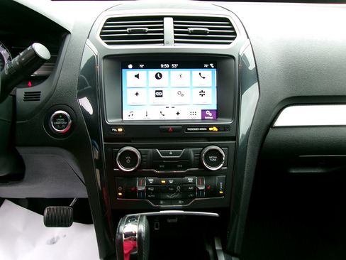 Used 2017 Ford Explorer XLT w/ Equipment Group 202A image 15