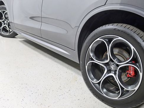 Used 2022 Alfa Romeo Stelvio Veloce image 12