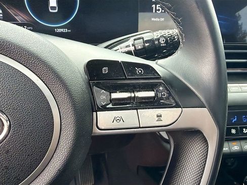 Used 2022 Hyundai Elantra Limited FWD image 34