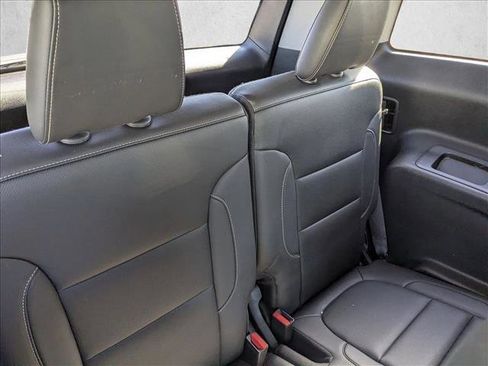 Used 2023 GMC Acadia SLT image 19