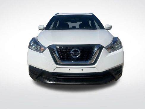 Used 2019 Nissan Kicks SV image 2
