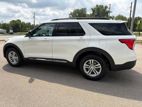Used 2022 Ford Explorer XLT w/ Equipment Group 202A AWD/4WD image 5