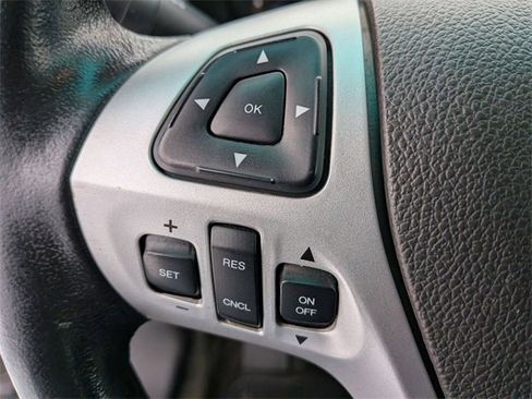 Used 2013 Ford Explorer XLT image 17