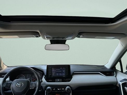 Used 2022 Toyota RAV4 XLE Premium FWD image 30
