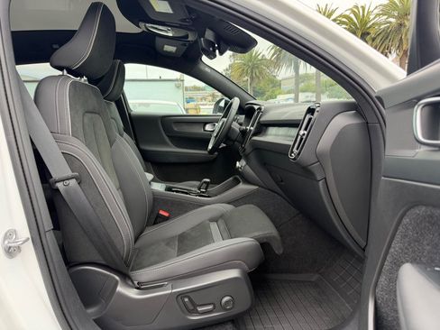 Used 2023 Volvo C40 P8 Recharge Plus w/ Protection Package Premier AWD/4WD image 33